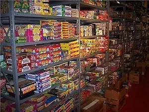 100 OLD HOCKEY CARDS ~ SEALED WAX PACKS ESTATE SALE WAREHOUSE FIND - EVERY LOT GUARANTEED TO INCLUDE A TOPPS PACK!
